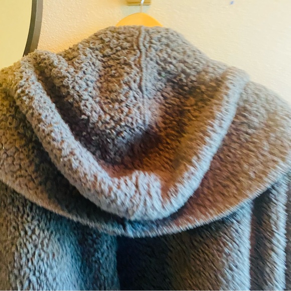 Nordic Beach Grey Hooded Sherpa Body Wrap Fuzzy Jacket Bulky Fluffy Cardigan - Picture 8 of 8